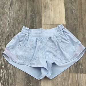 Lululemon Hotty Hot Shorts Low-Rise Lined 2.5” Gravel Dust Pastel Blue